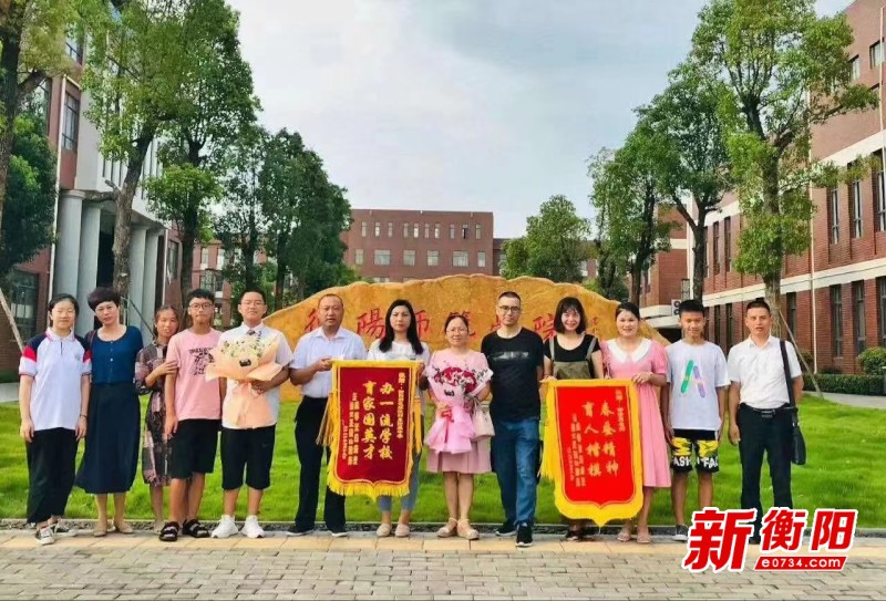 您所在的位置>首页>教育频道>教育资讯>正文:衡师祁东附中党总支书记