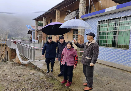 祁东县风石堰镇成功处置一起山体滑坡险情