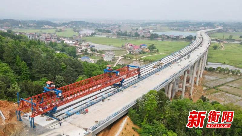 茶常高速公路控制性工程永乐江特大桥全幅贯通