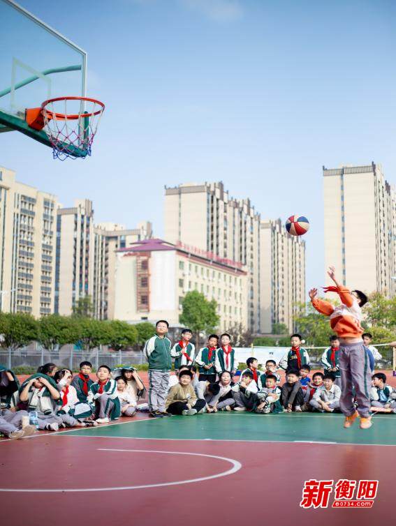 本次投篮比赛时间为90秒,各班级选3名学生参赛,以限定时间内进球数的