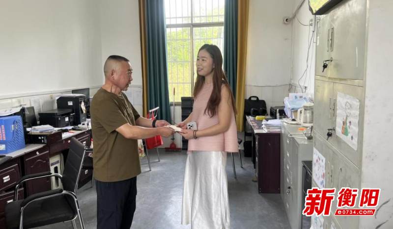 尊师重教青石村“两委”教师节走访松木中心幼儿园