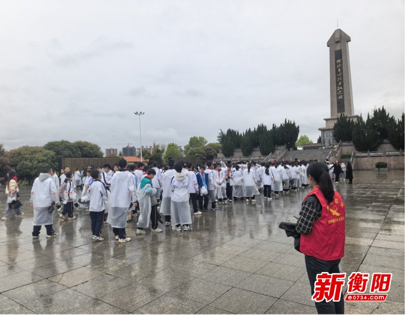 辖神渡社区开展“缅怀先烈同心筑梦”清明祭扫活动